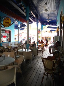 Une jolie terrasse pour voir et être vu....