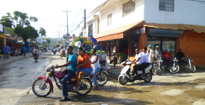 La rue s'anime, se colore, s'agite, la journée va commencer