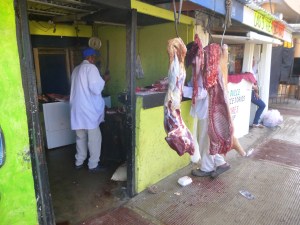 Et les carcasses de chivo, d'agneau, de cochon ou de boeuf s'exposent sans complexe