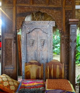 Belle porte intérieure d'inspiration Papouasie