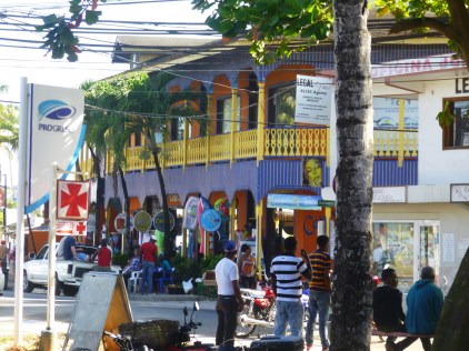 Aujourd'hui, casa Linda, un centre commercial animé
