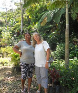 Astrid, très à l'aise et Estelle Maria, la patronne