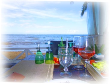 Et, en toile de fond, le bleu de l'océan.