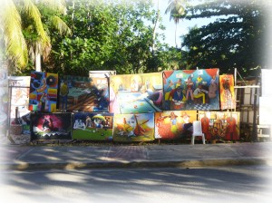Les peintres haitiens peuplent les rues. Leurs toiles colorées constituent autant de beaux souvenirs.