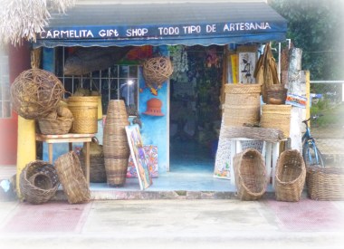 Des paniers, des objets de déco, c'est face à la Plaza Milano, une mignonne boutique que l'on ne peut pas manquer.